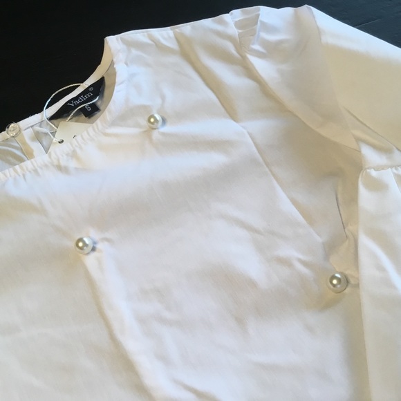 💙Just in💙 white blouse embellished with pearls💙 - Picture 2 of 4